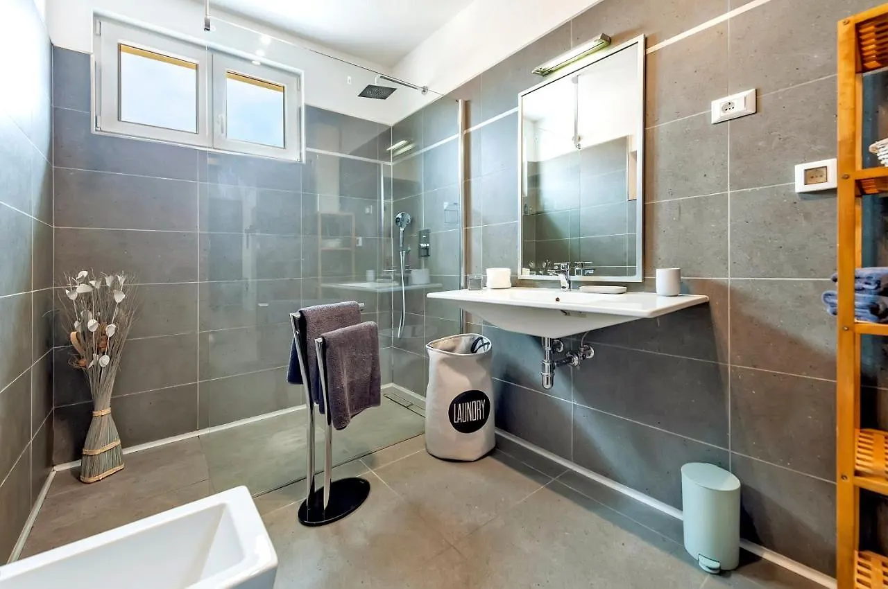 Apartment Cave Rovinj 0*,